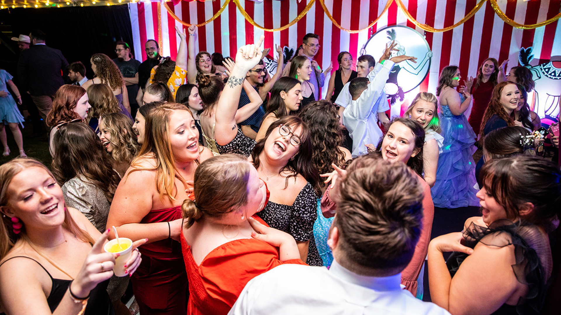 Cumberlands students dance during the annual spring formal. 