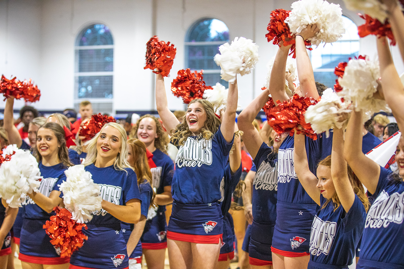Cumberlands cheerleaders help welcome students to campus during Welcome Week. 
