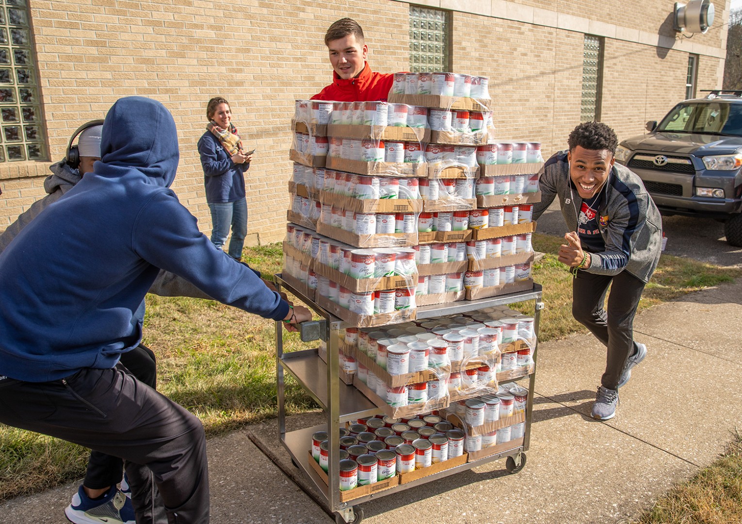 Students assist at the annual food drive 