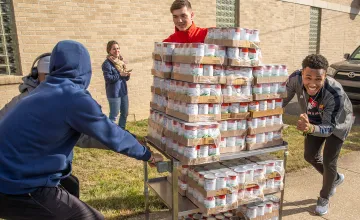 Students help deliver food to a local pantry 