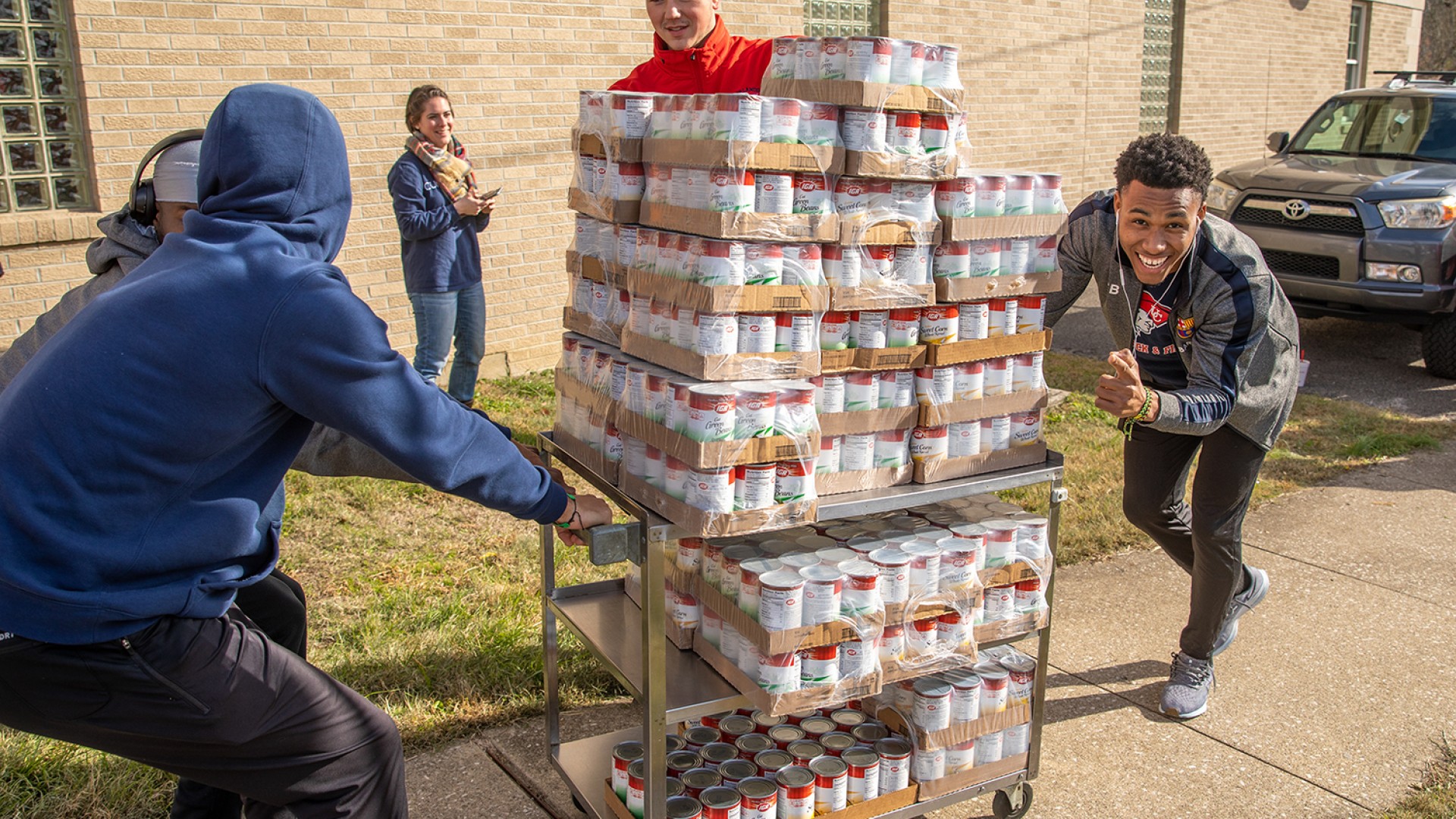 Students assist at the annual food drive 