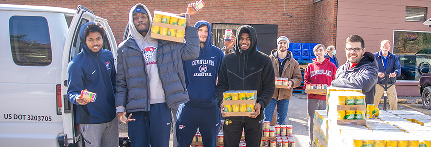 Students help with the 2021 annual food drive