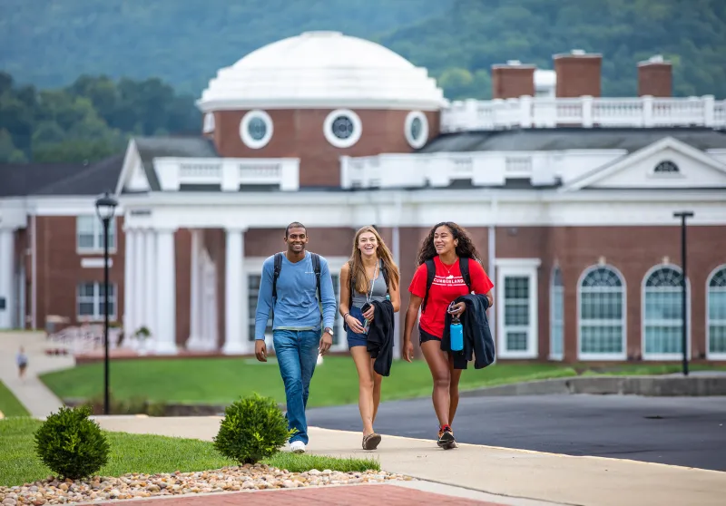 Students walk to class on Cumberlands campus