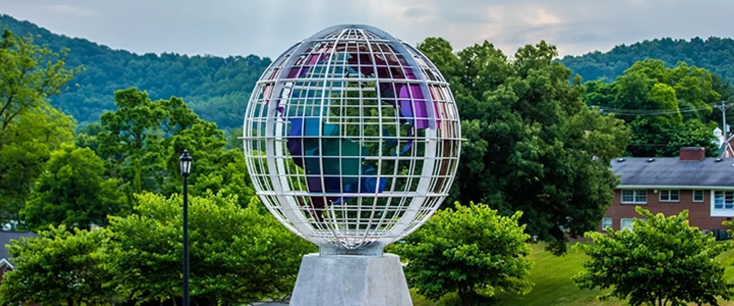 Cumberlands installs “Ever-Changing World” sculpture on campus