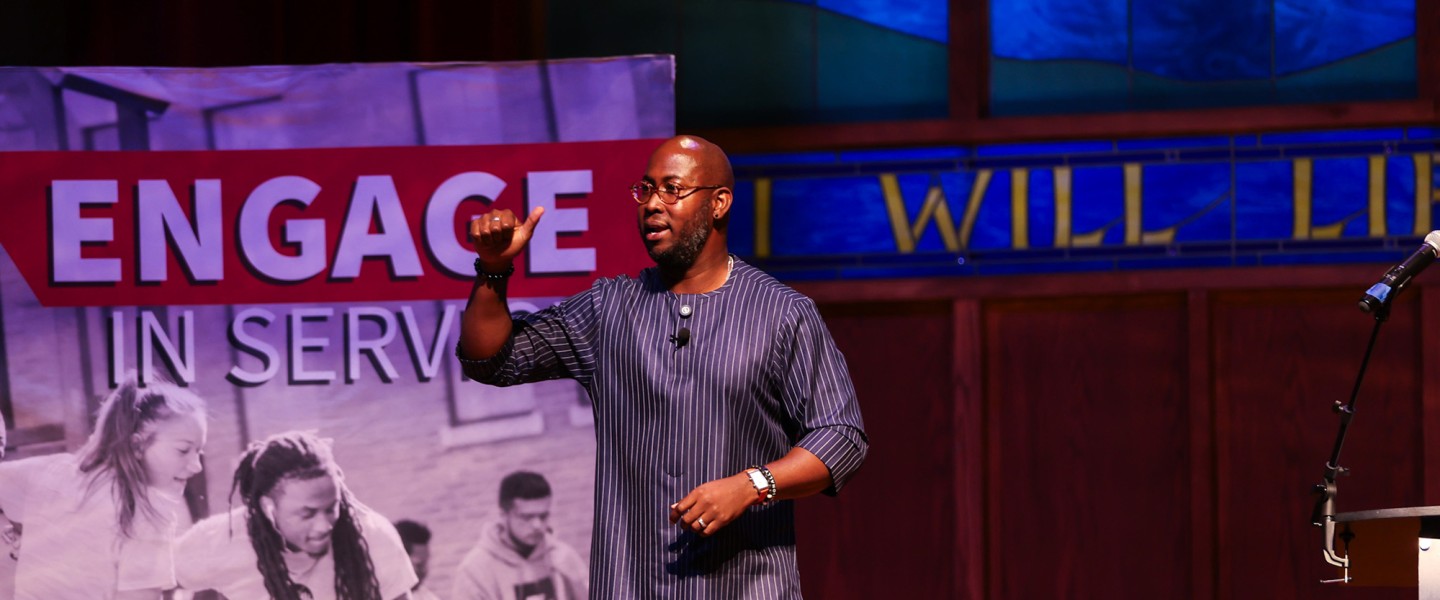 Tray Deadwyler speaks to students at Cumberlands during opening convocation. 