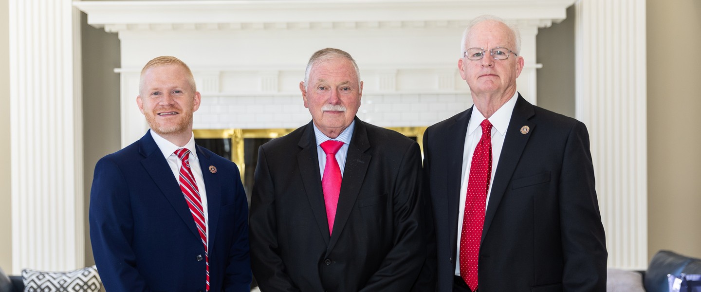 Cumberlands president Quentin Young, trustee Chair Scott Thompson and president-emeritus Dr. Larry L. Cockrum. 