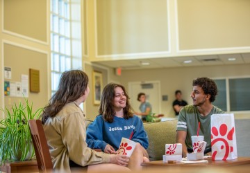 Students eating fast food having a conversation