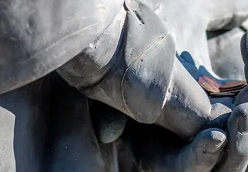 Statue holding coins