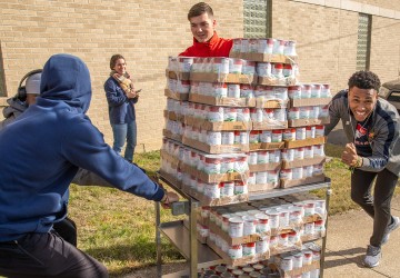 Students help deliver food to a local pantry 