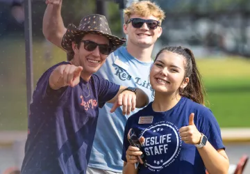 Resident life staff welcome students to campus. 
