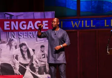 Tray Deadwyler speaks to students at Cumberlands during opening convocation. 