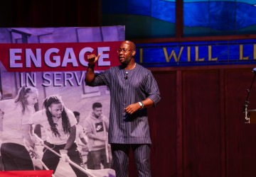 Tray Deadwyler speaks to students at Cumberlands during opening convocation. 