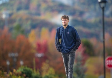 A male Cumberlands student walks across campus on a fall morning. 