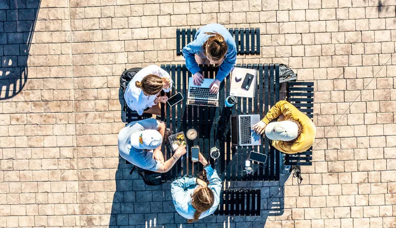 Students study outside on the Cumberlands campus