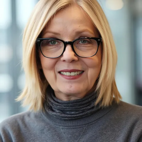 Dr. Robin Throne