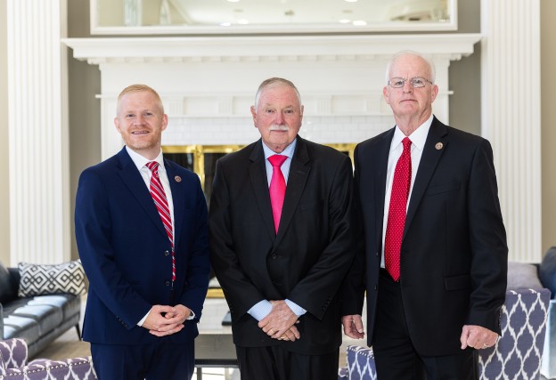 Cumberlands president Quentin Young, trustee Chair Scott Thompson and president-emeritus Dr. Larry L. Cockrum. 
